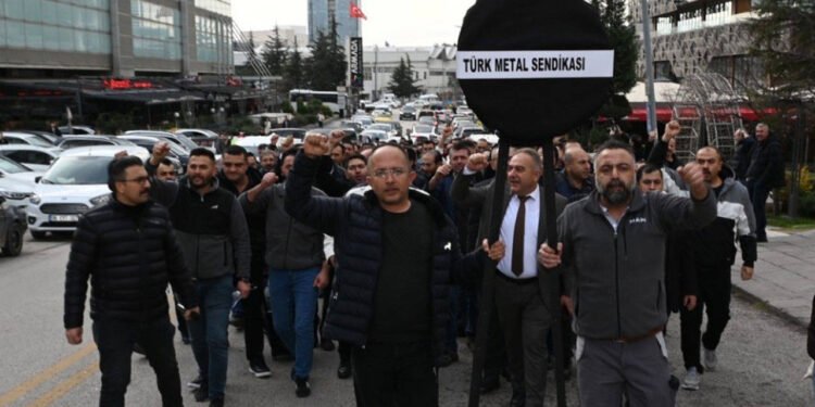 MESS ve Türk Metal-İş Sendikası Arasında Anlaşmazlık Sürüyor