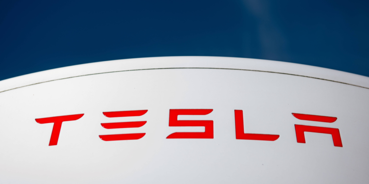 Tesla Fabrikasında Bir Robotun Mühendise Saldırdığı Ortaya Çıktı