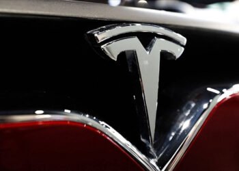 Tesla, Otopilot Sorunu Nedeniyle 2 Milyondan Fazla Aracını Geri Çağırıyor