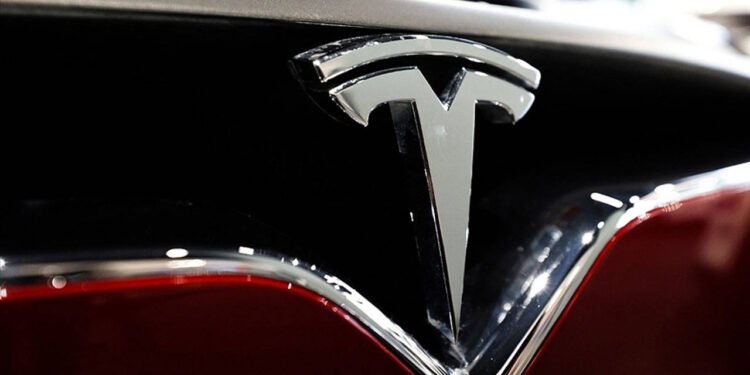 Tesla, Otopilot Sorunu Nedeniyle 2 Milyondan Fazla Aracını Geri Çağırıyor