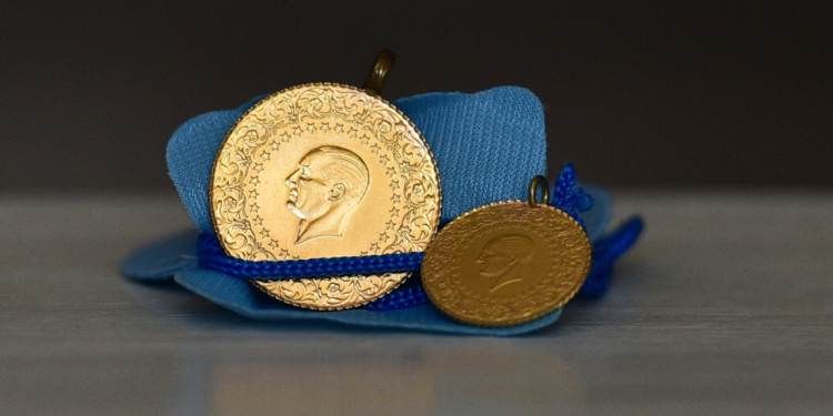 Altın Fiyatlarında Düşüş Yaşanıyor