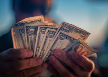 Döviz Kurlarında Hareketlilik Sürüyor