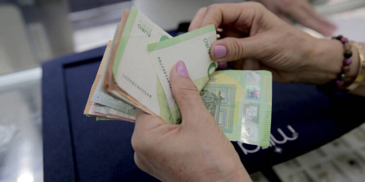 Kosova’da Euro Tek Resmi Para Birimi Kabul Edildi