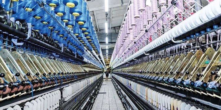 Altınyıldız: Yünlü Kumaş Üretiminde Öncü Bir Şirket