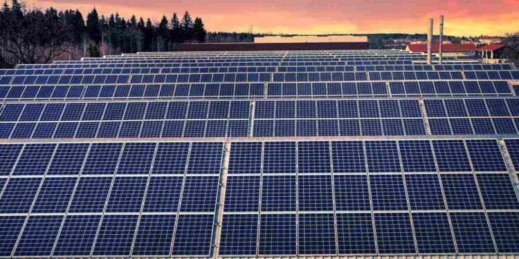 Güneş Paneli Kurulumlarında Artış ve Fiyat Düşüşü Beklentileri