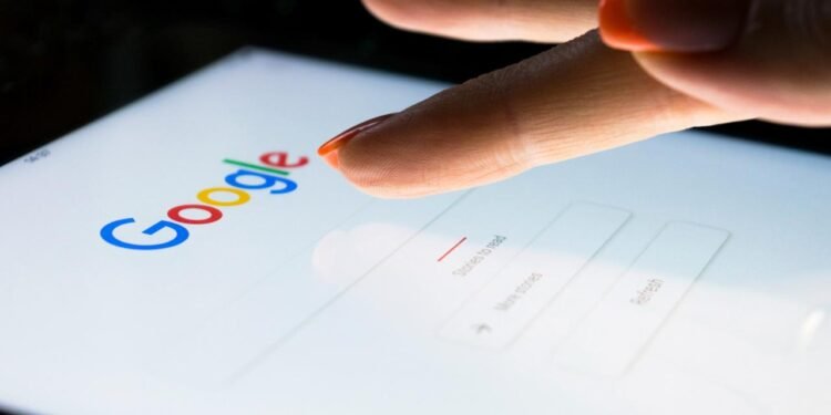 Google, Kullanıcıları Sahte Web Sitelerinden Koruyacak Mavi Onay Tikini Tanıtıyor