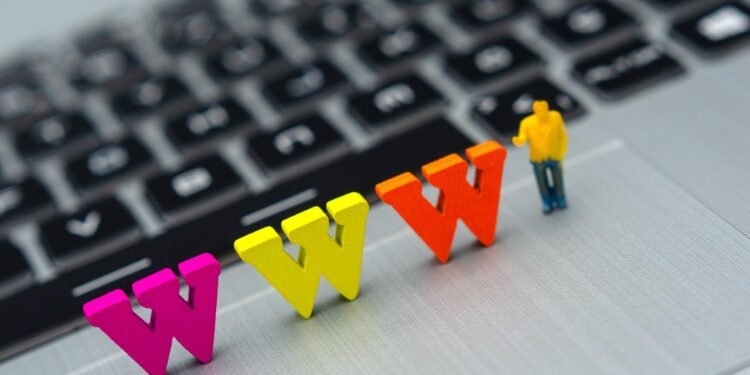 Sir Tim Berners-Lee ve Dünya Çapında Web’in Tarihi