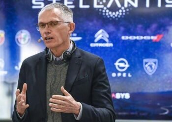 Stellantis’te Yönetim Revizyonu ve CFO Değişikliği