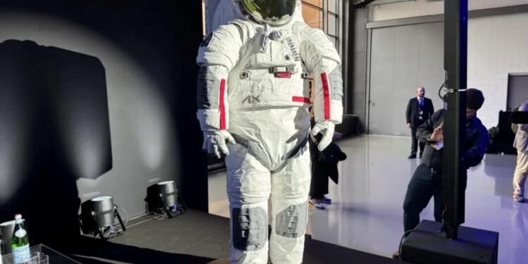 Uzay Turizmi ve Prada’nın Yenilikçi Uzay Kıyafeti