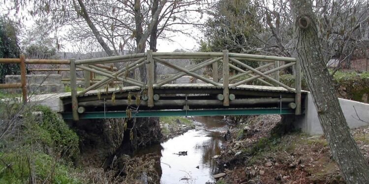 Portekiz ve İspanya Arasındaki Minik Ahşap Köprü