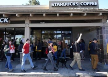 Starbucks’ta Tatil Döneminde Grev Genişliyor