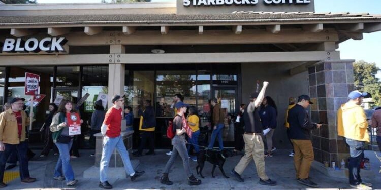 Starbucks’ta Tatil Döneminde Grev Genişliyor