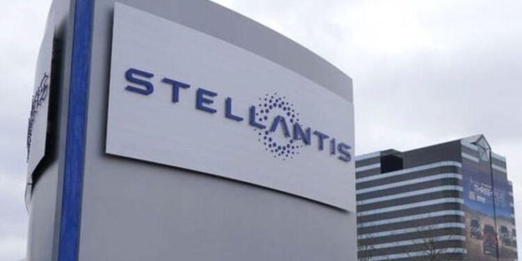 Stellantis CEO’su Carlos Tavares Görevinden Ayrıldı