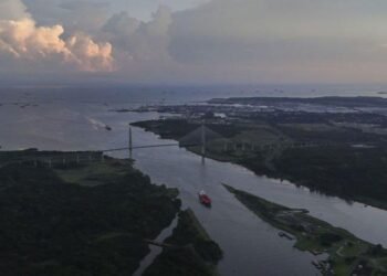 Trump’tan Panama Kanalı’na Yüksek Ücret Uyarısı