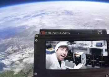 Uzaya Selfie Gönderen Uydu Projesi