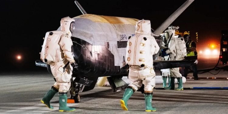 ABD Uzay Kuvvetleri’nin X-37B Uzay Uçağı: Gizemli Görevler ve Teknolojik Yenilikler
