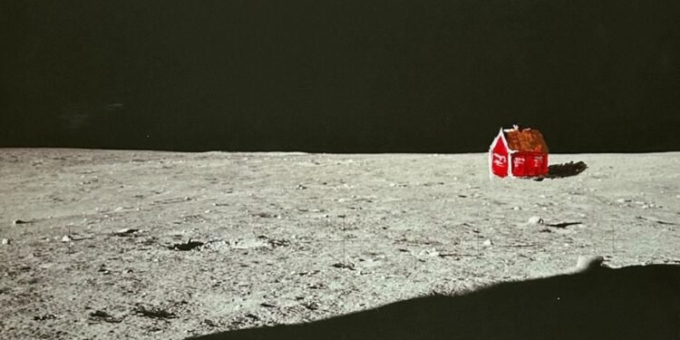 Ay’a Yolculuk: Mikael Genberg’in Moonhouse Projesi