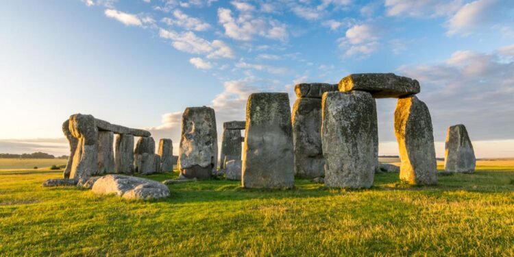 Stonehenge’in Gizemi ve Neolitik Britanya’nın Kimliği