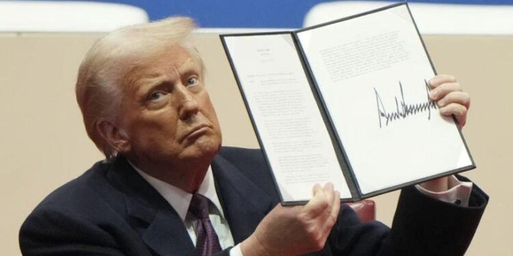 Trump’tan Kolombiya’ya Yaptırımlar ve Gümrük Vergisi Artışı