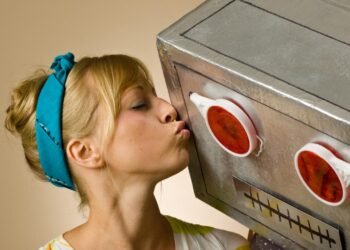 Yapay Zeka ile Duygusal İlişkiler: Hemşirenin Deneyimi