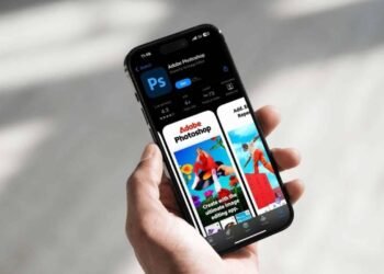 Adobe, iPhone Kullanıcıları için Photoshop Uygulamasını Yayınladı