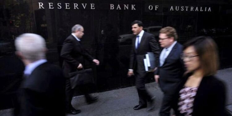 Avustralya Merkez Bankası Faiz Oranını Düşürdü