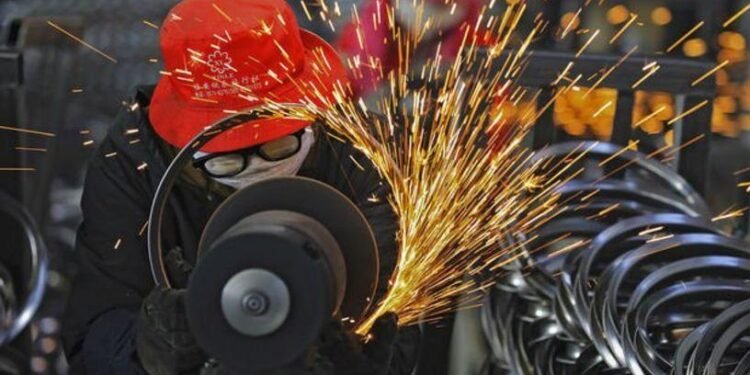 Çin İmalat Sektöründe Yavaşlama: PMI Verileri ve İhracat Siparişleri