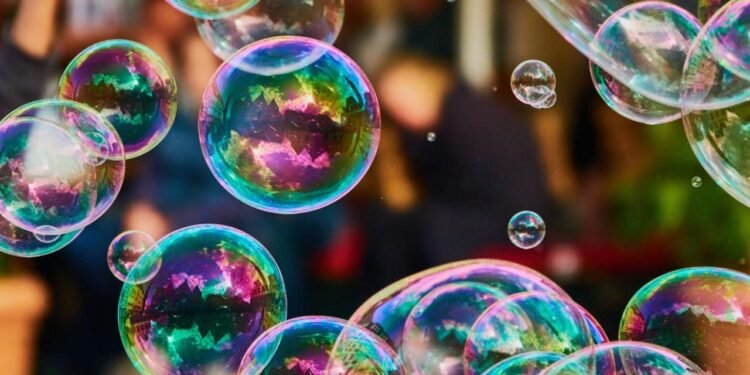 Exeter Üniversitesi’nden 84 Dakika Havada Sabun Köpüğü Rekoru