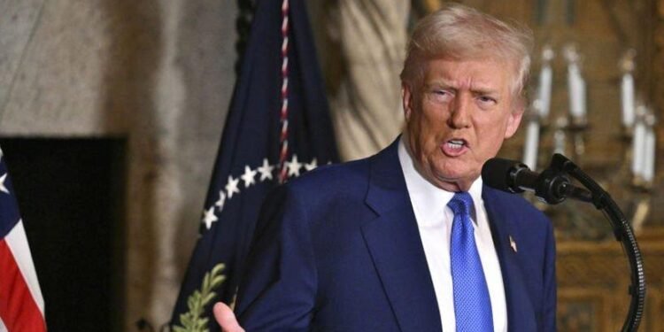 Trump’tan Zelenskiy’e Sert Eleştiriler: Diktatör İthamı ve Savaşın Seyri