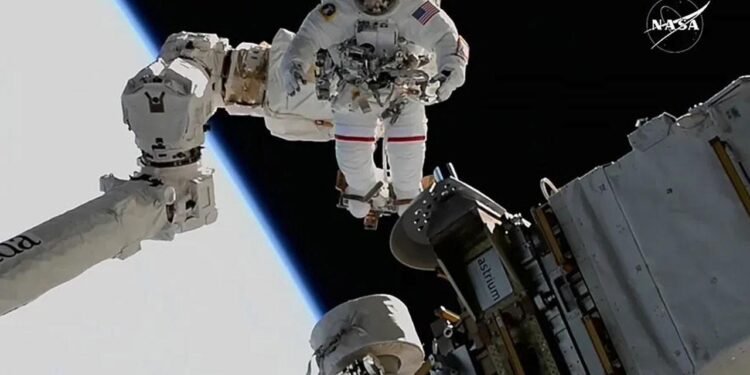 Uzay Yürüyüşü: Williams ve Wilmore Başarıyla Görevlerini Tamamladı