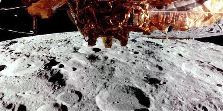 Blue Ghost Uzay Aracının Ay’a Başarılı İnişi