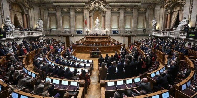 Portekiz’de Hükümet Güven Oylamasında Düşürüldü