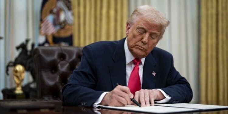 Trump’tan İthal Otomobillere Yüzde 25 Gümrük Tarife Kararı