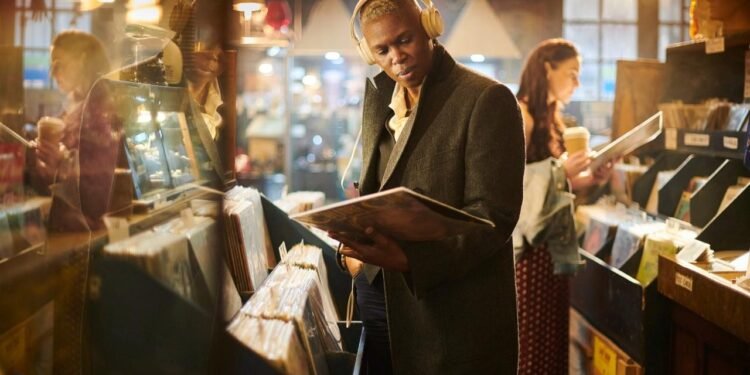 Vinil Plakların Yükselişi: 2024’te 1,4 Milyar Dolar Gelir