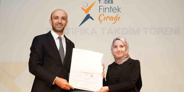 TÖDEB Fintek Çırağı Programı’nın 2024-2025 Akademik Yılı Sertifika Töreni Marmara Üniversitesi’nde Gerçekleştirildi