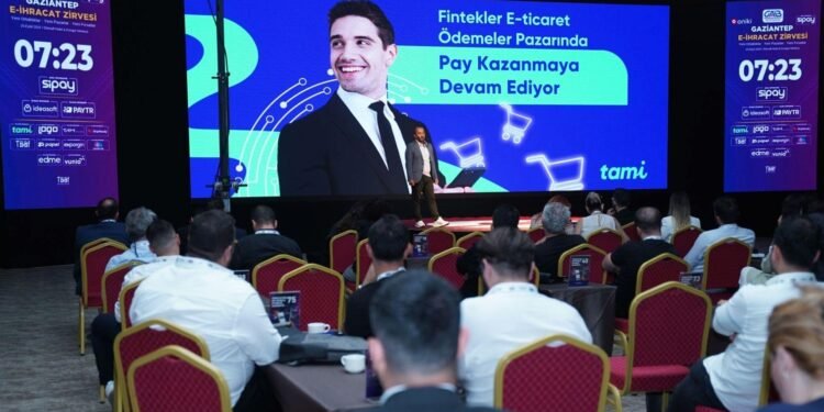 Gaziantep E-İhracat Zirvesi: GAİB ve oniki.net İş Birliğiyle Dijital Dönüşümün Öne Çıkan Anları