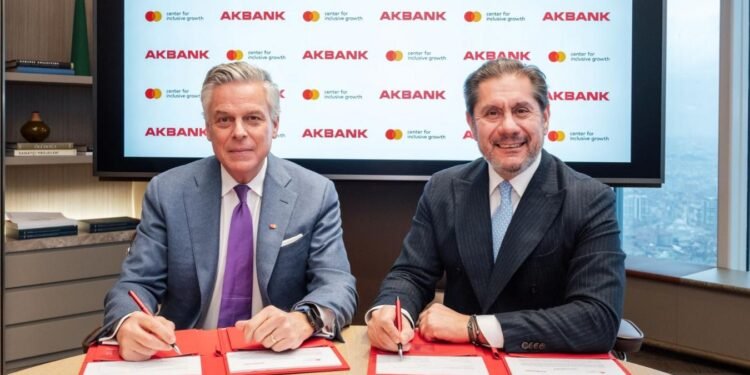 Türkiye’de Kadın Girişimciler İçin Yeni Bir Finansal Dayanak: Akbank ve İş Ortaklığıyla Girişimci Kadın Programı